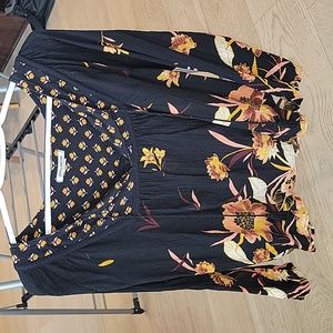 NWOT Billabong boho top. Size M. Such a cute pattern! Great with jeans!